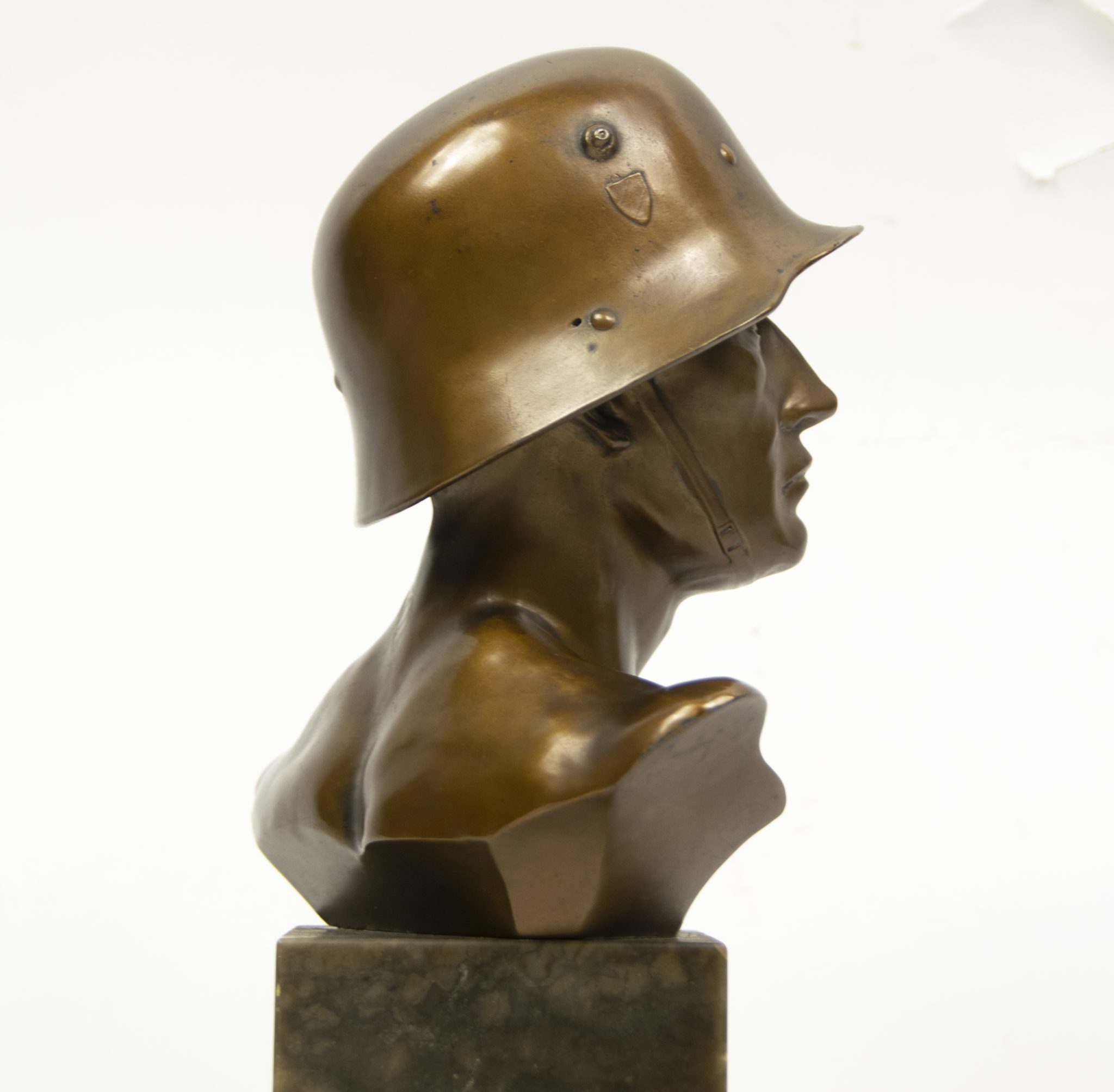 Impressive Wehrmacht (Heer) Soldiersbust (1939) - Image 36