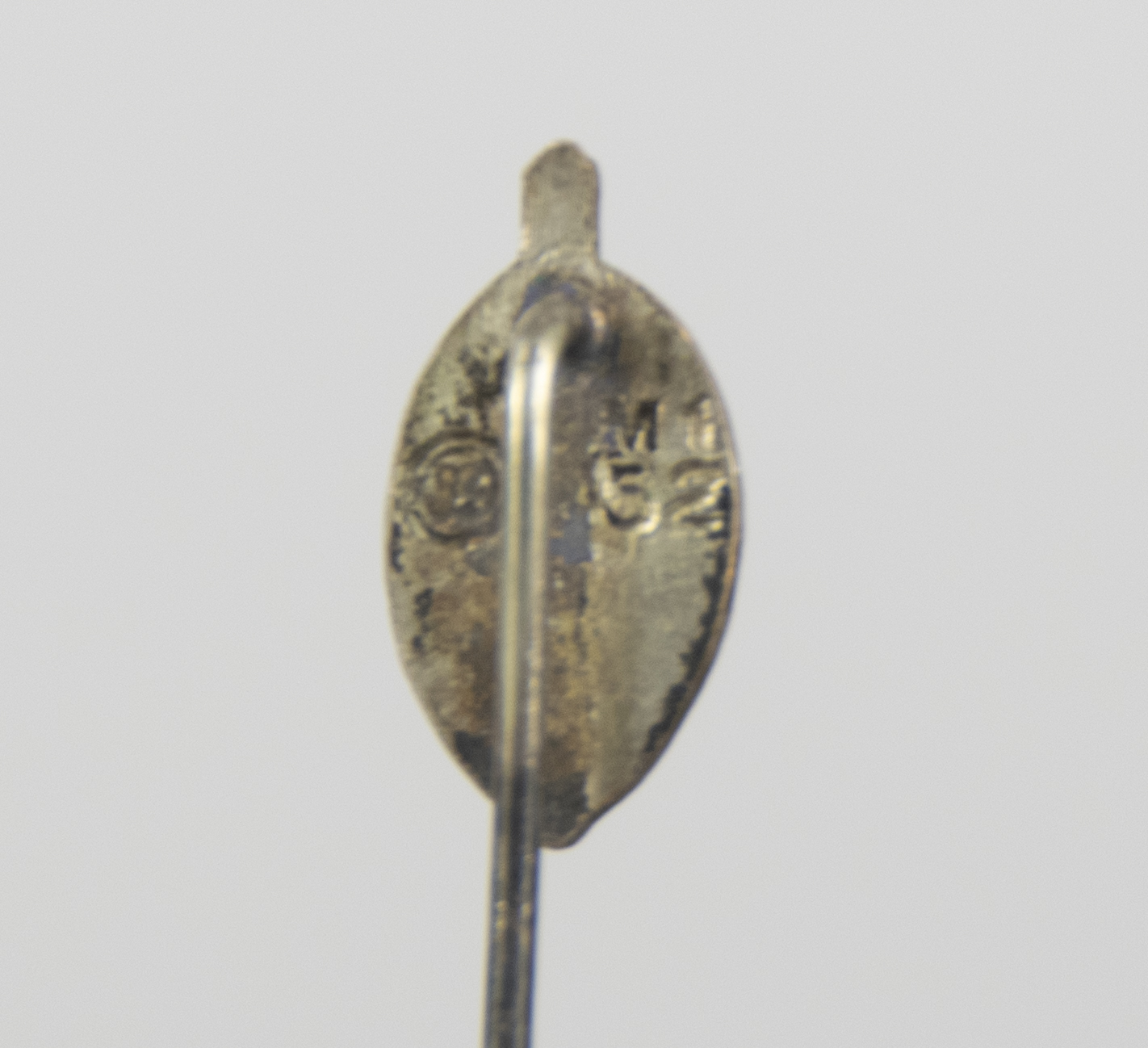 National Sozialistische Kriegsopferversorgung (NSKOV) memberbadge stickpin miniature (RZM M452) (1)