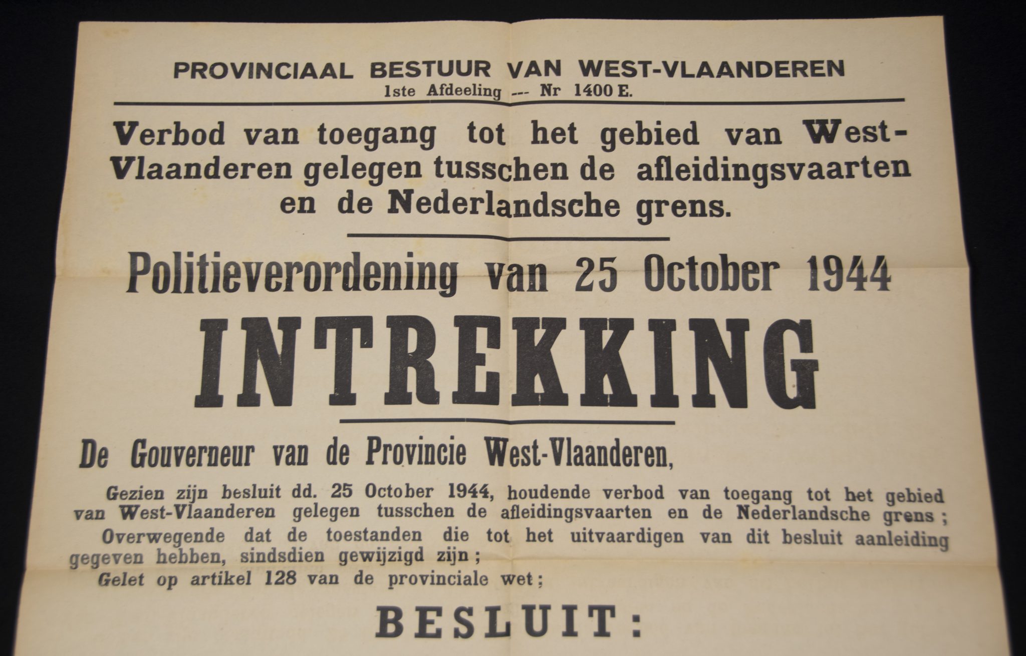 (Poster) Brugge Gouverneur P. van Outryve d’Ydewall – Flemish West-Vlaanderen poster (1945) (Poster) Brugge Gouverneur P. van Outryve d'Ydewall - Flemish West-Vlaanderen poster (1944)
