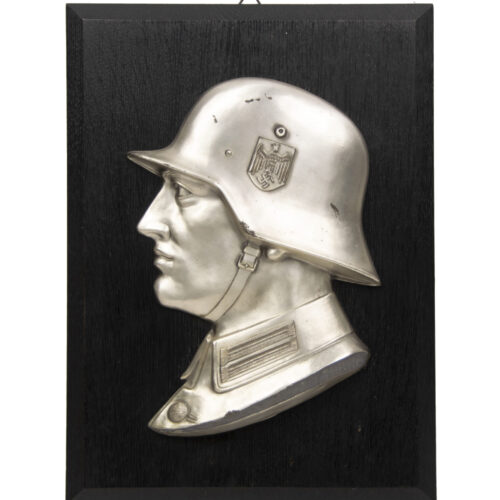 German WWII Soldiers profile wall plaque (34 x 25 cm)