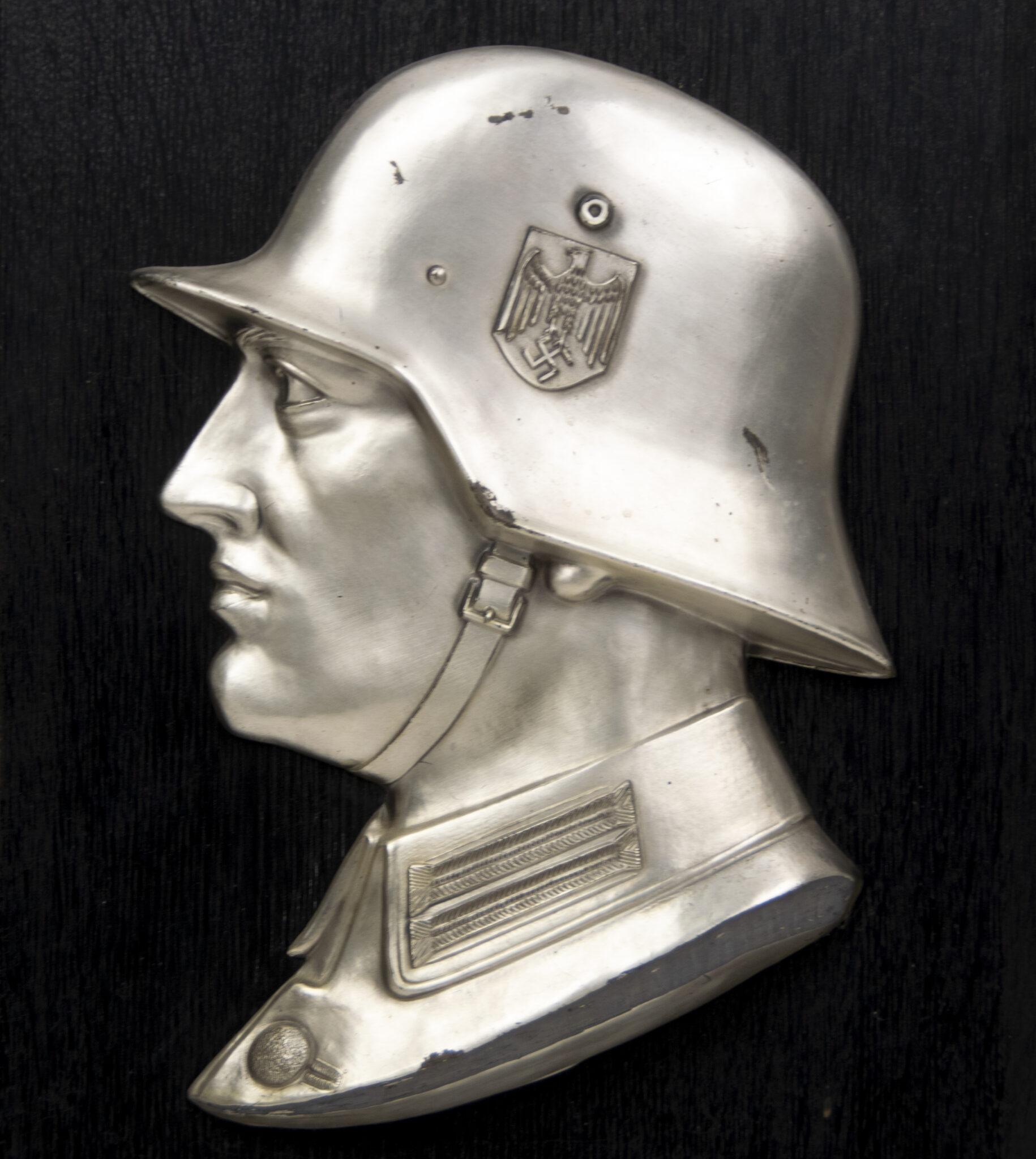 German WWII Soldiers profile wall plaque (34 x 25 cm) (2) German WWII Soldiers profile wall plaque (34 x 25 cm)