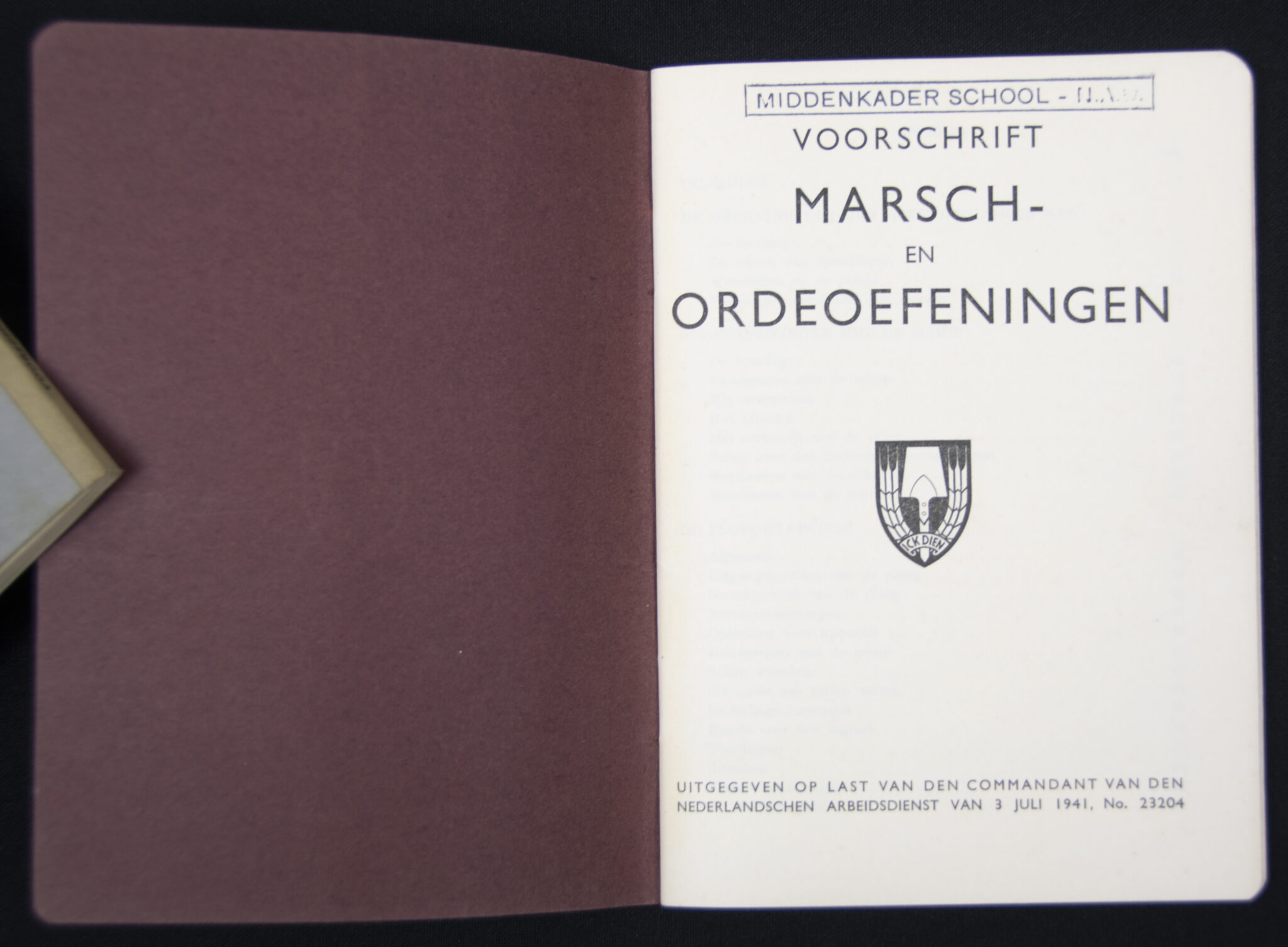 Nederlandsche Arbeidsdienst (NAD)Voorschrift Marsch- en Ordeoefeningen (1943)