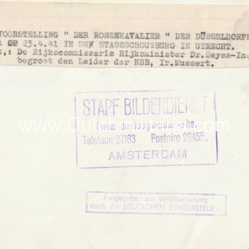 (Pressphoto) Dr. Seyss-Inquart begroet den Leider der NSB Ir. Mussert (18x13cm)