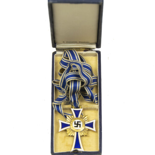 Mutterkreuz gold + etui (Maker R. hauschild, Pforzheim)