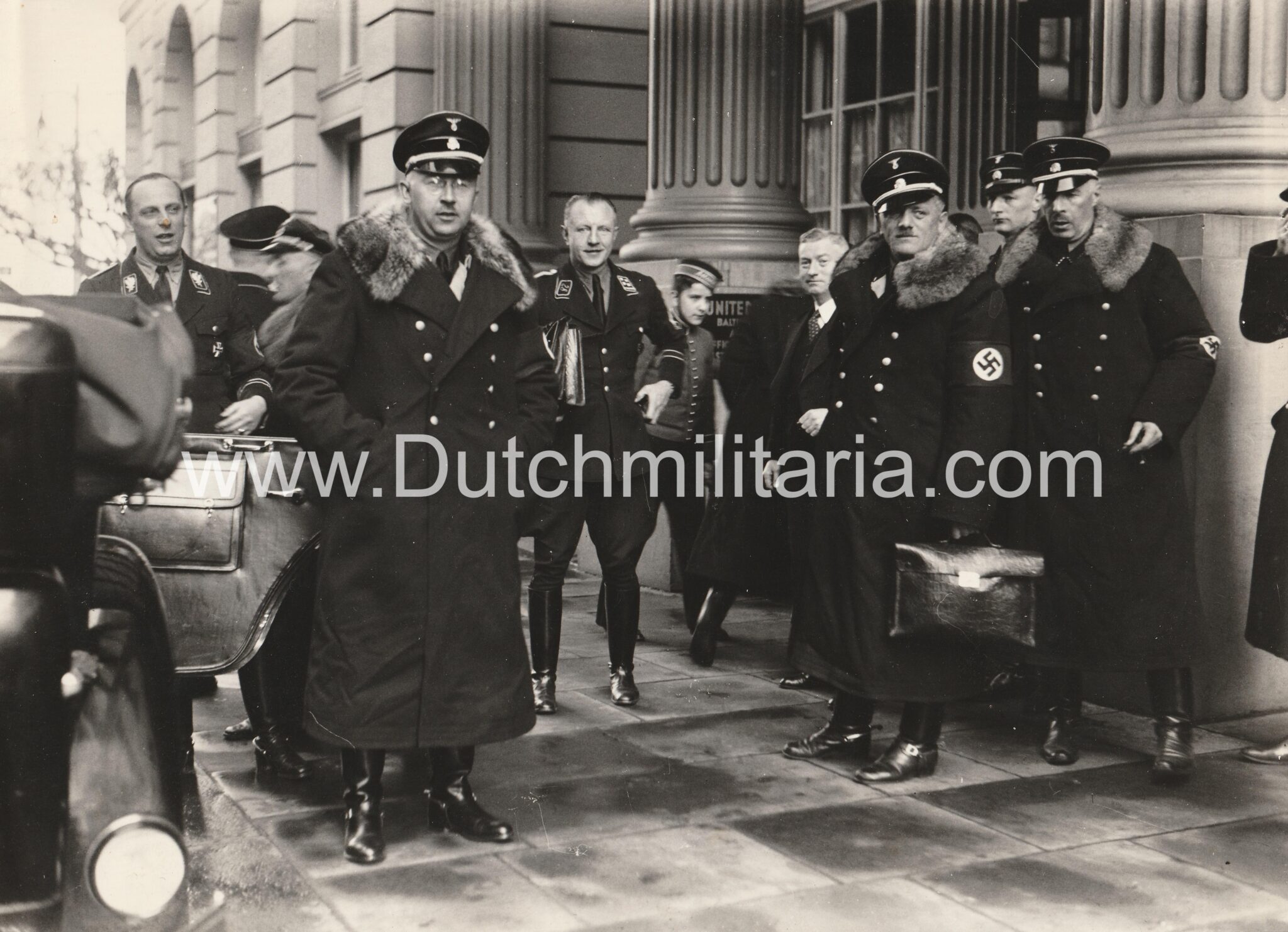 (Pressphoto) Heinrich Himmler in fur coat (1940)