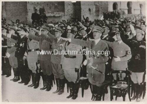 (Pressphoto) Hitler and Mussolini in italian uniform with italian Dagger!