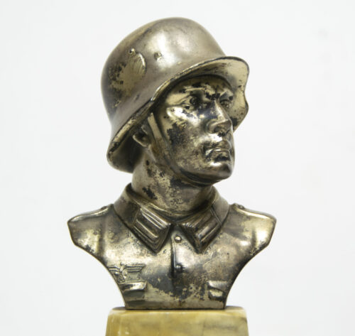 Wehrmacht (heer) Soldier bust on marble base