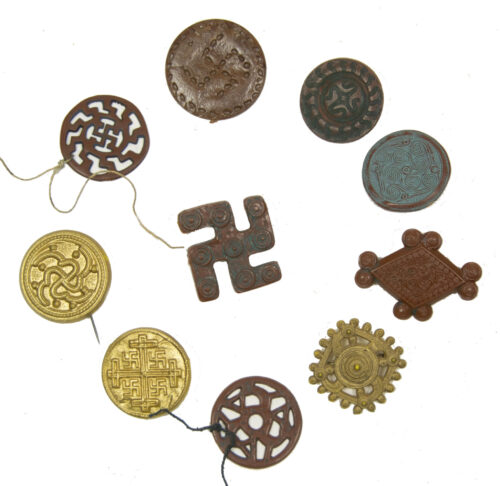 Deutsche Kulturvölker complete series 10 badges ancient German sunwheel / swastika designs