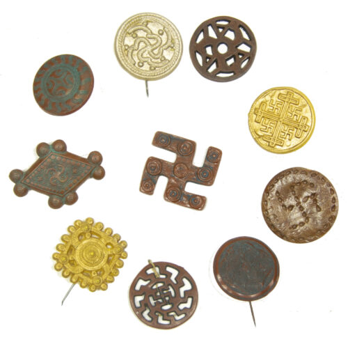 Deutsche Kulturvölker complete series 10 badges ancient German sunwheel / swastika designs