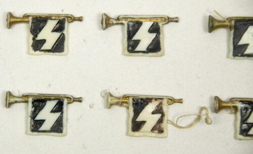 Winterhilfswerk (WHW) Hitlerjugend (HJ) trumpet badges (16x all together)