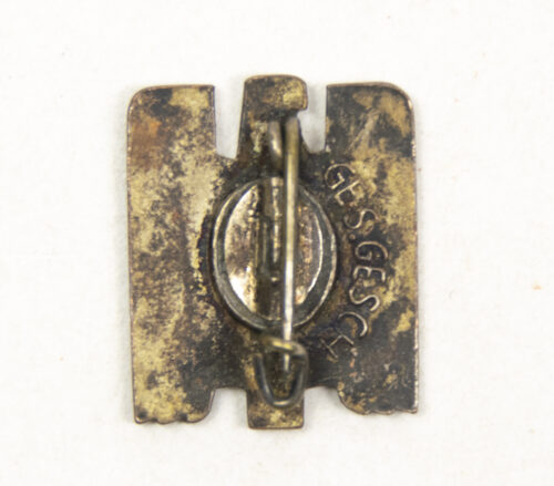 Deutsches Rotes Kreuz (DRK) member badge (Ges GESCH)