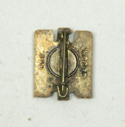 Deutsches Rotes Kreuz (DRK) member badge (Ges GESCH.)