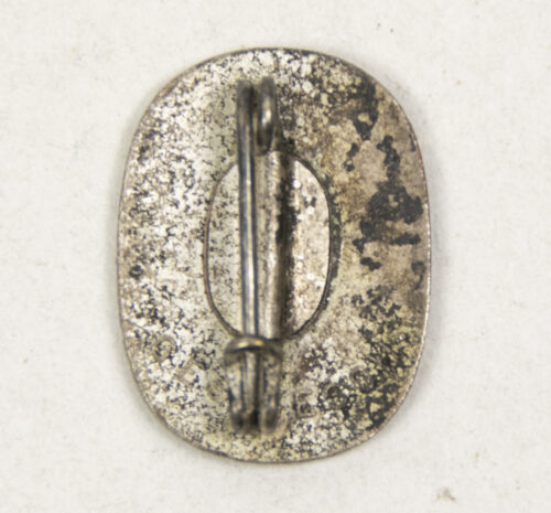 Deutsches Rotes Kreuz (DRK) memberbadge (1937 variation)