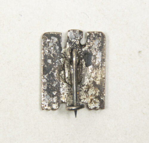 Deutsches Rotes Kreuz (DRK) miniature member badge