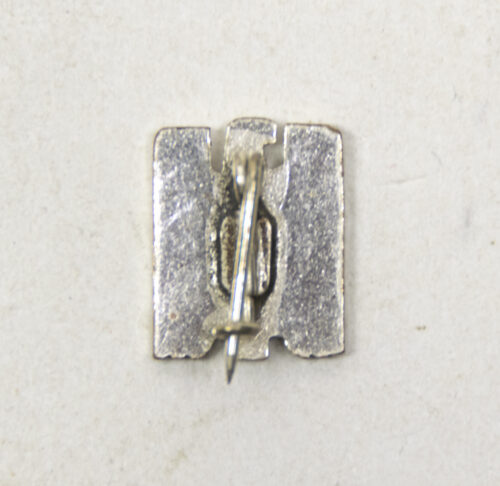 Deutsches Rotes Kreuz (DRK) miniature member badge