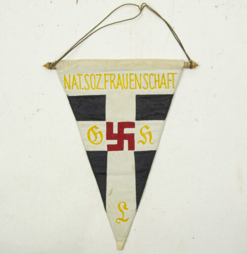 Nat. Soz. Frauenschaft pennant - rare