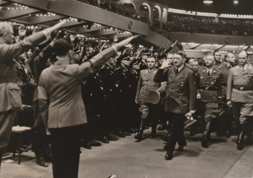 Pressphoto-SS-Der-Fuhrer-Adolf-Hitler-spricht-im-Berliner-Sportpalast-am-30.9.1942-Reichsfuhrer-SS-Himmler