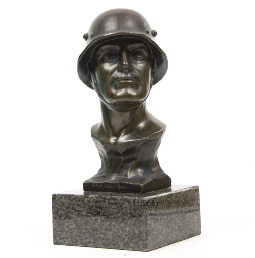 Reichswehr (Heer) Soldier bust on marble base [named]