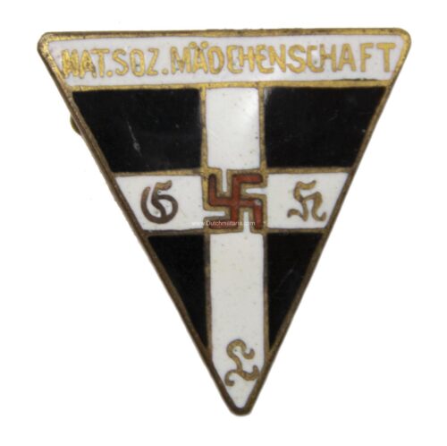 These Mädchenschaft memberbadges were only in use for a very short period of time and are as such much harder to find than the regular Frauenschaft memberbadges.