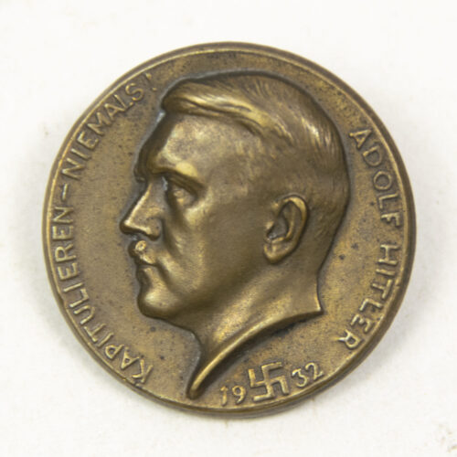 Adolf Hitler - Wir Kapitulieren Niemals! 1932 abzeichen - Extremely rare!