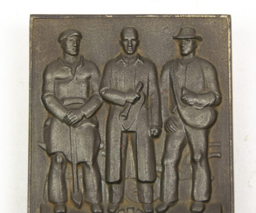 Deutsche Arbeitsfront (DAF) standing plaque (18 cm height)