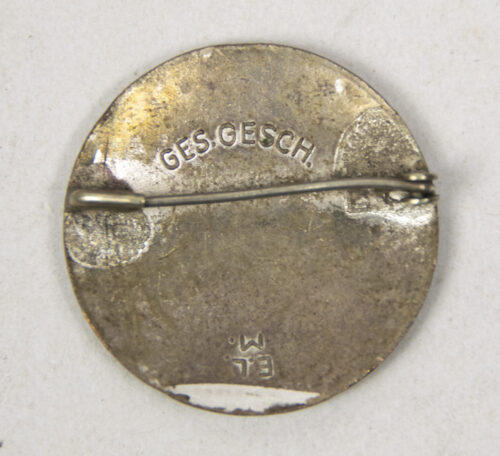 Deutsches Rotes Kreuz (DRK) Helferin brooch