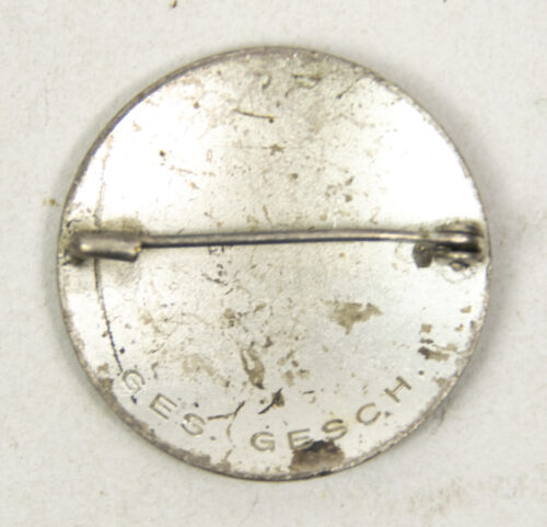 Deutsches Rotes Kreuz (DRK) Helferin brooch