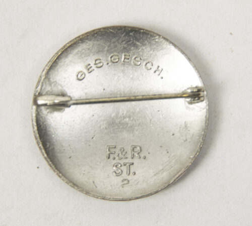 Deutsches Rotes Kreuz (DRK) Helferin brooch