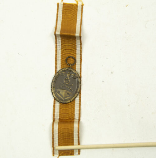 Deutsches Schutzwall Ehrenzeichen Westwall medal + Tüte Metallwarenfabrik Anton Markovsky's Sohn Gablonz a. R.