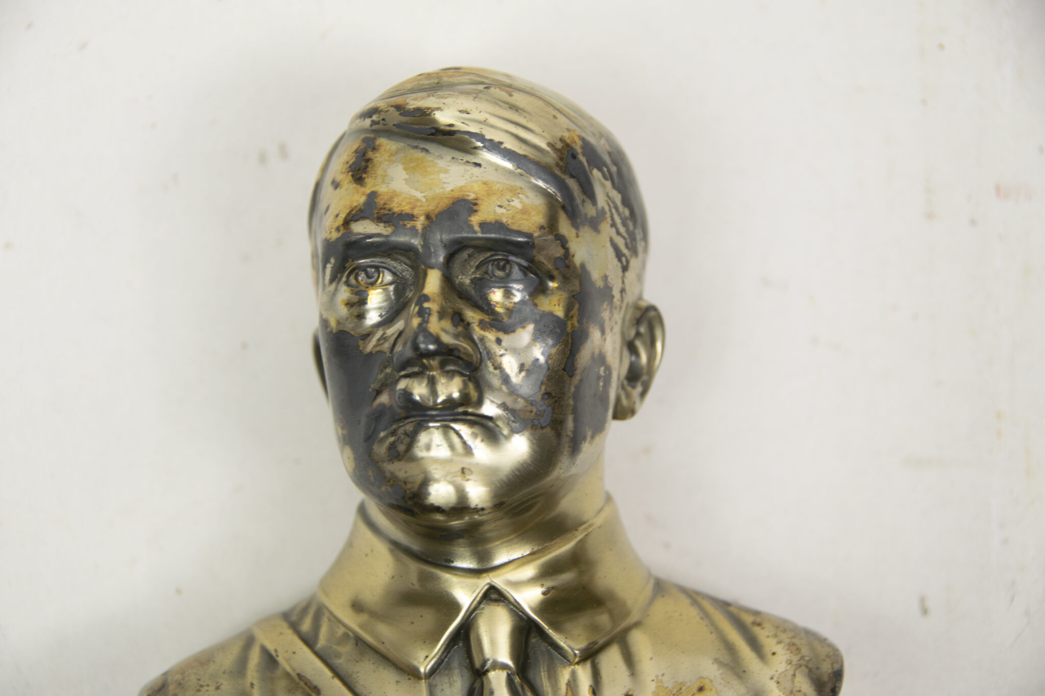 Hitler silver colored bust on marble base - Image 26