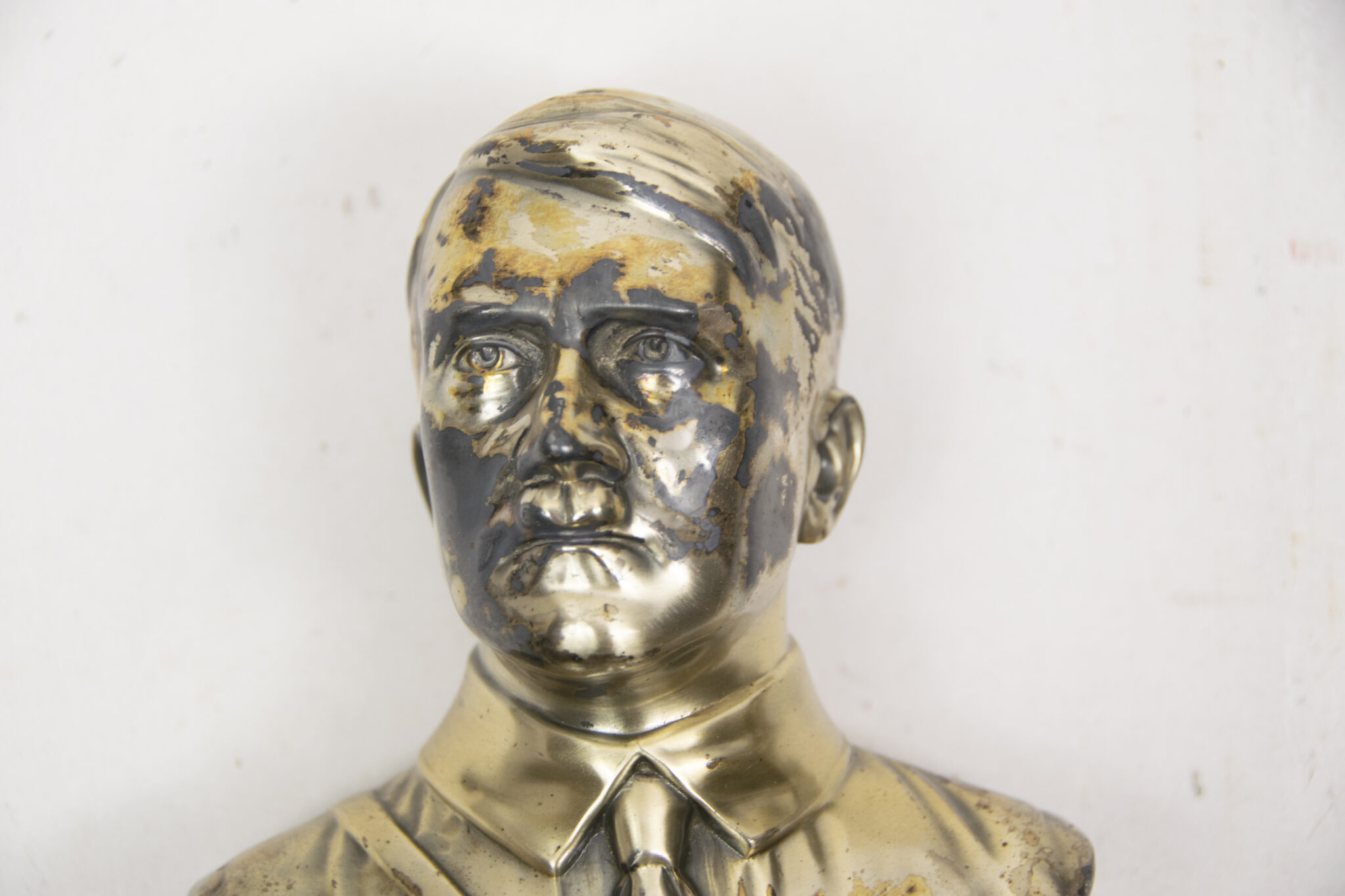 Hitler silver colored bust on marble base - Image 27