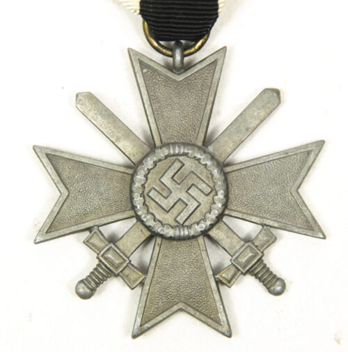 Kriegsverdienstkreuz (KVK) mit Schwerter War Merit Cross with swords (MM 107 Carl Wild Hamburg)