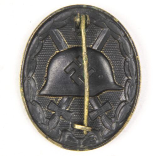 Wound Badge in Black Verwundetenabzeichen Schwarz (VWA) MM “118” (maker August Menz & Sohn)