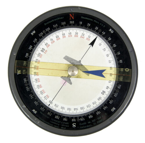 These 15cm discs where necessary for Luftwaffe aircrew to navigate with maps and coordinates. This example is manufactured by Dennert & Pape, Hamburg-Altona in May 1940.