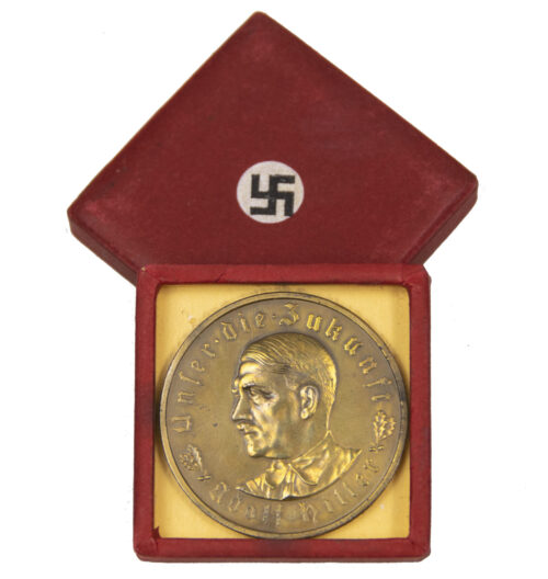 Non portable cased Hitler plaque Unser die Zukunft - Im Jahre Deutscher Schicksalwende 1933 in bronze