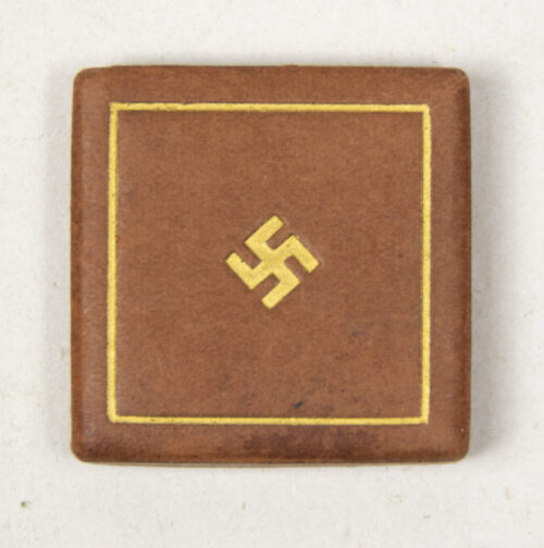 Non portable cased Hitler plaque Unser die Zukunft - Im Jahre Deutscher Schicksalwende 1933 in silver