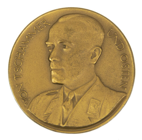 Non portable medal of Reichssportführer Hans von Tsjammer un Osten