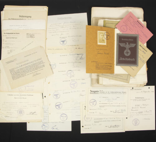 Third Reich Studentgrouping with countless documents