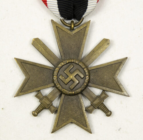 Kriegsverdienstkreuz (KVK) mit Schwerter War Merit Cross with swords