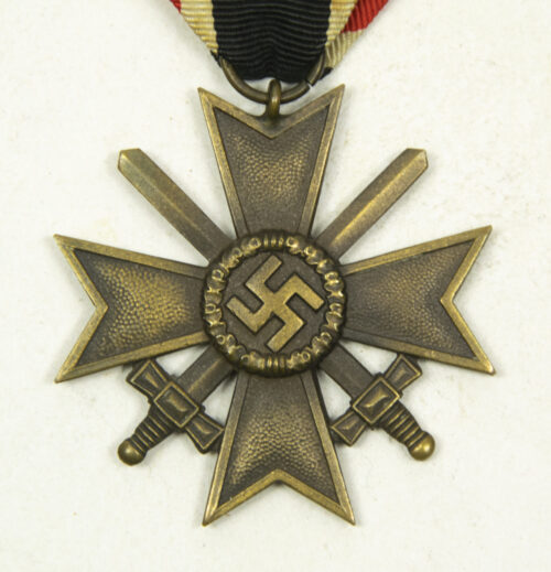 Kriegsverdienstkreuz (KVK) mit Schwerter / War Merit Cross with swords