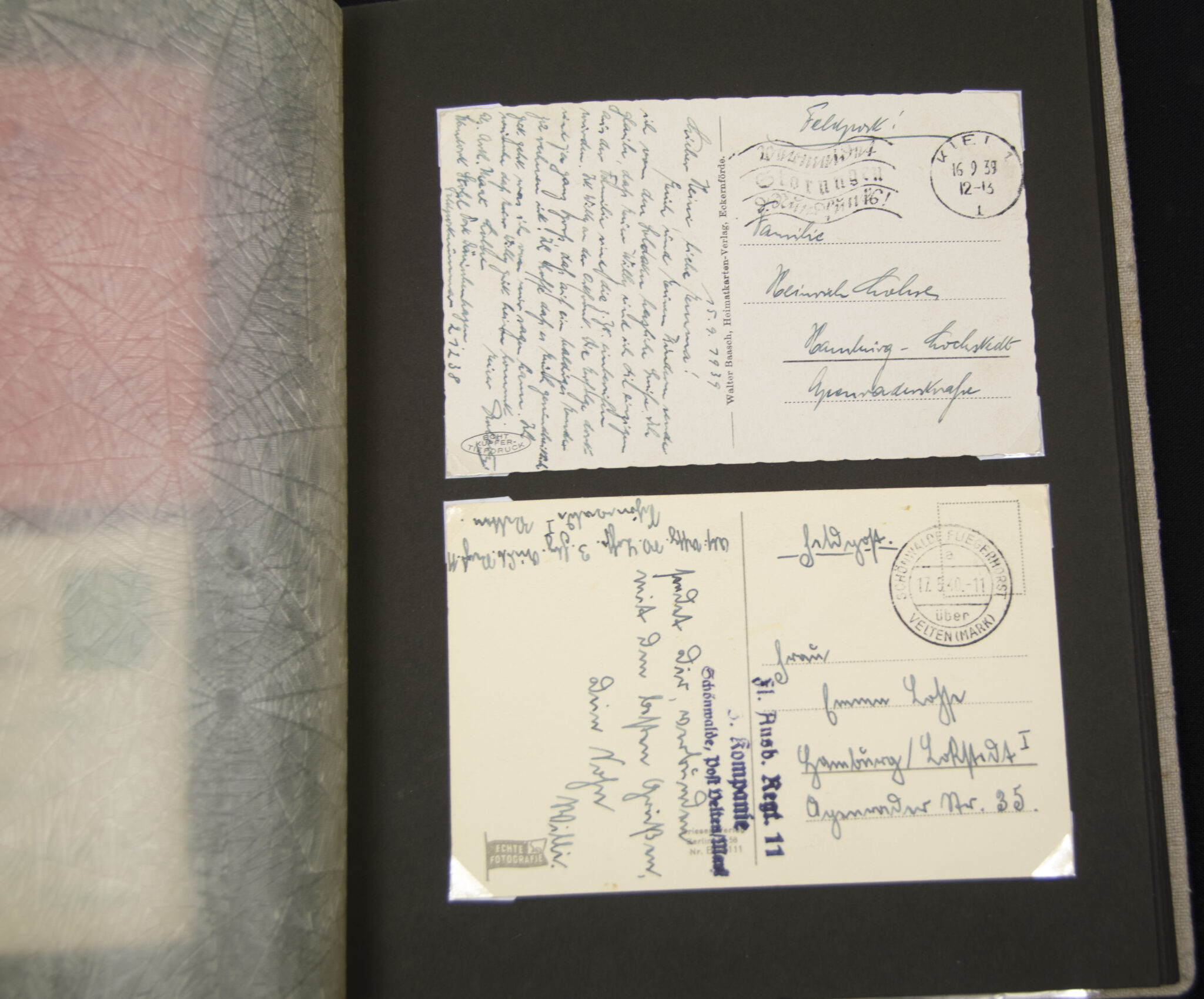 Deutsche Rote Kreuz (DRK) photoalbum with a collection of german postcards + photos + WHW tags, etc - Image 125