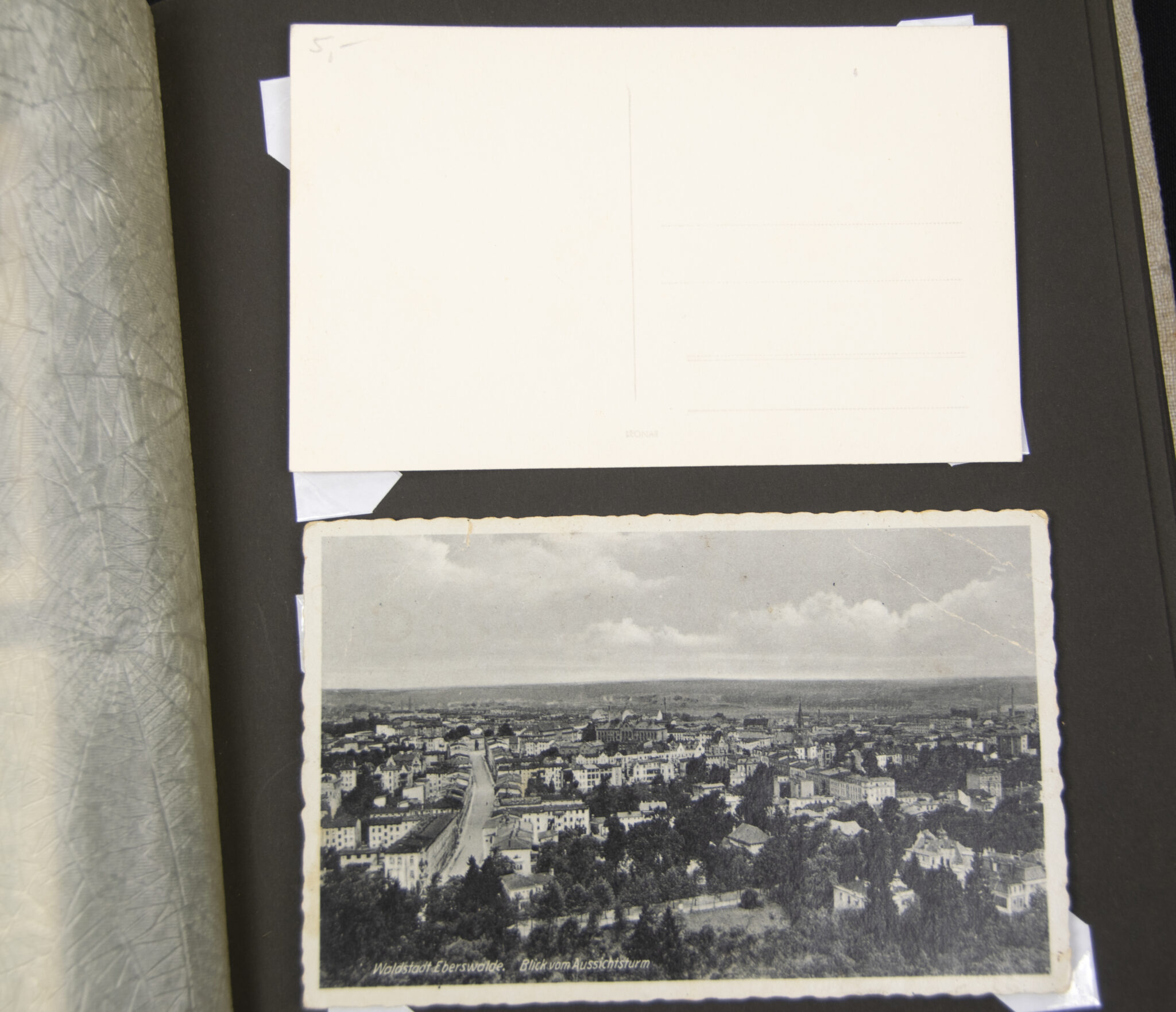 Deutsche Rote Kreuz (DRK) photoalbum with a collection of german postcards + photos + WHW tags, etc - Image 80