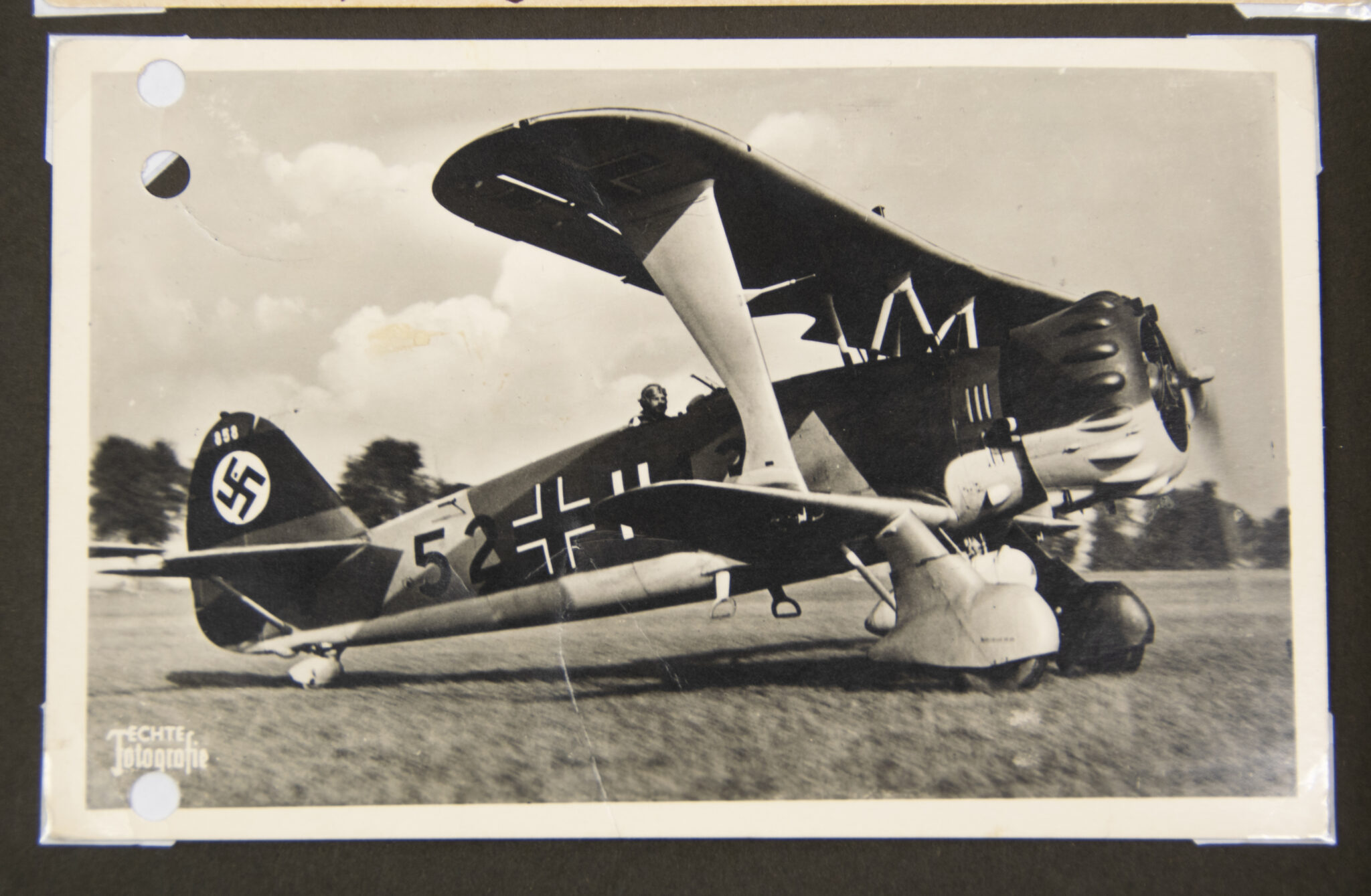 Deutsche Rote Kreuz (DRK) photoalbum with a collection of german postcards + photos + WHW tags, etc - Image 187