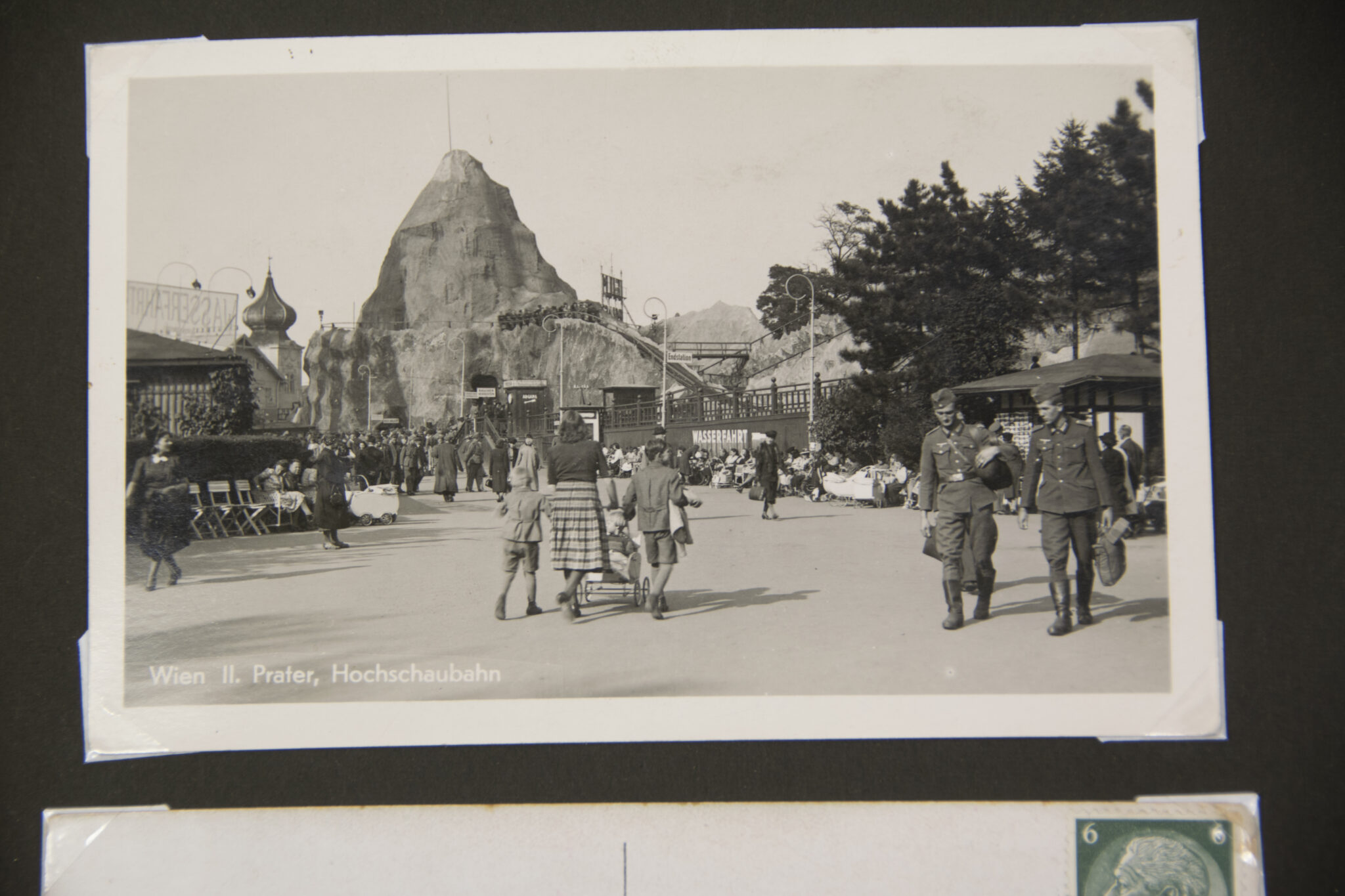 Deutsche Rote Kreuz (DRK) photoalbum with a collection of german postcards + photos + WHW tags, etc - Image 93