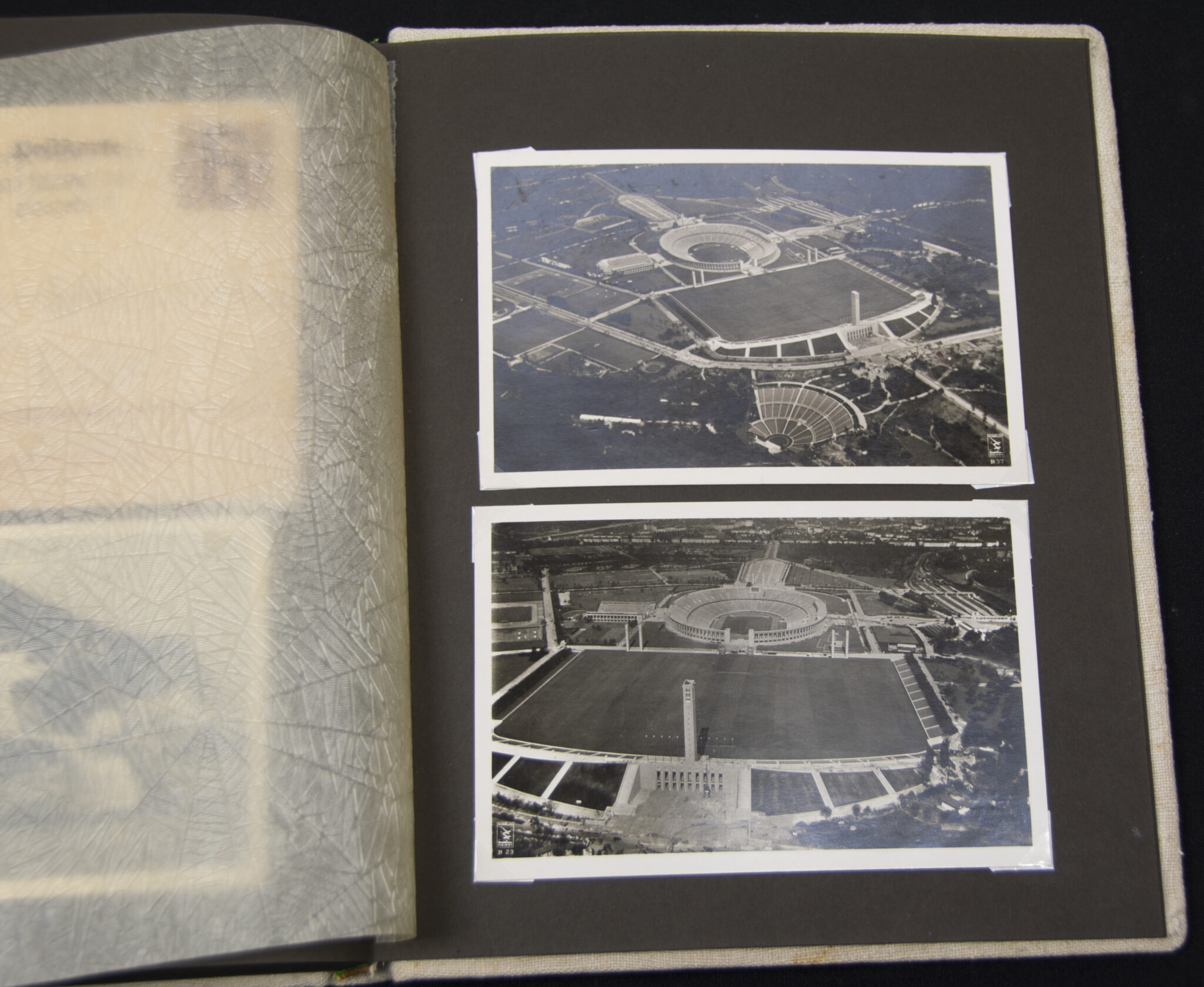 Deutsche Rote Kreuz (DRK) photoalbum with a collection of german postcards + photos + WHW tags, etc - Image 188
