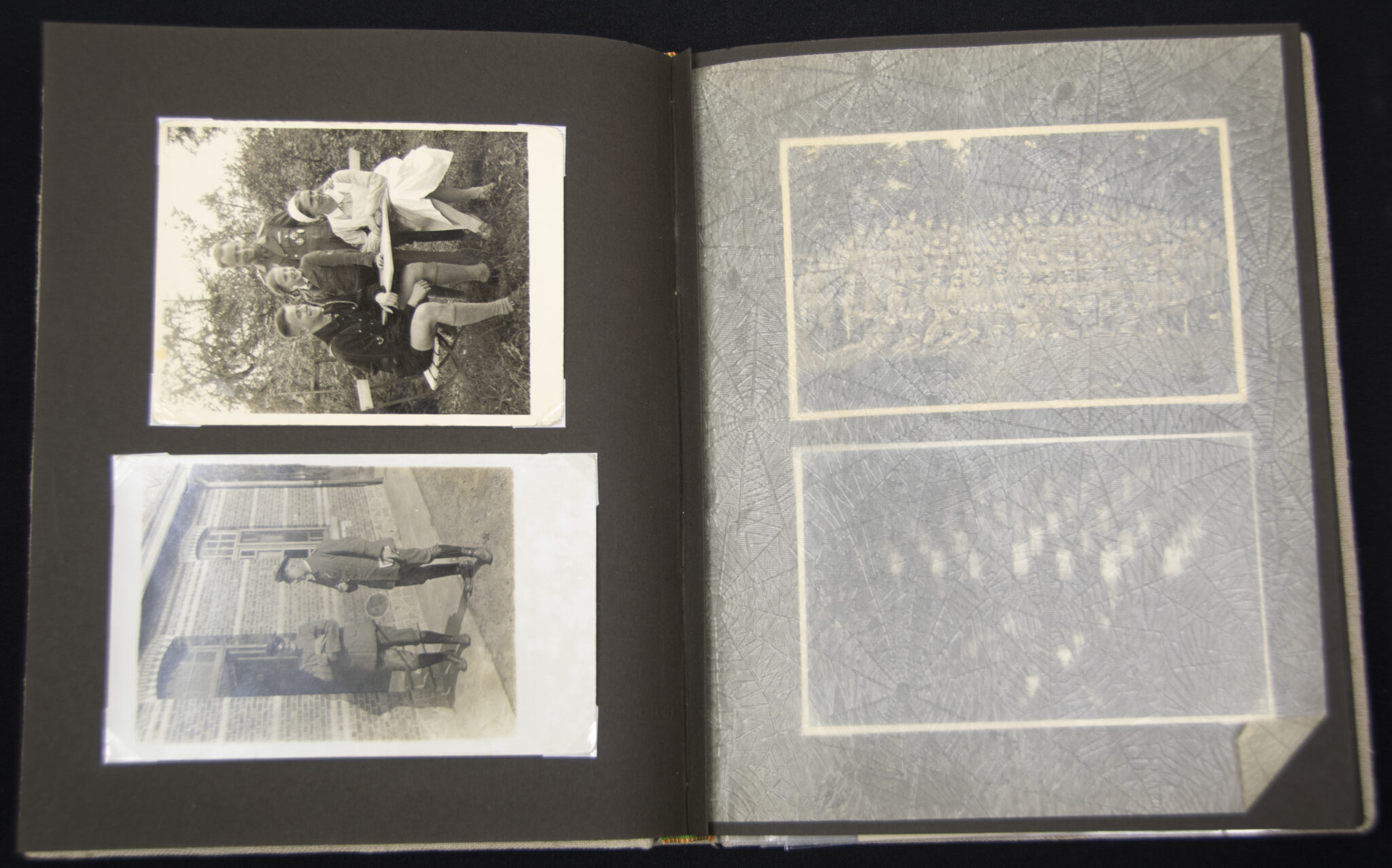 Deutsche Rote Kreuz (DRK) photoalbum with a collection of german postcards + photos + WHW tags, etc - Image 96
