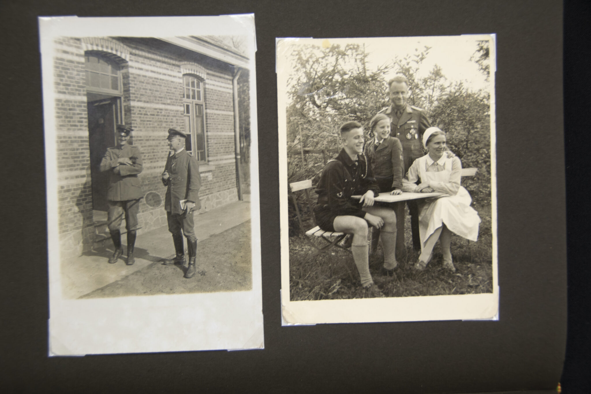 Deutsche Rote Kreuz (DRK) photoalbum with a collection of german postcards + photos + WHW tags, etc - Image 97