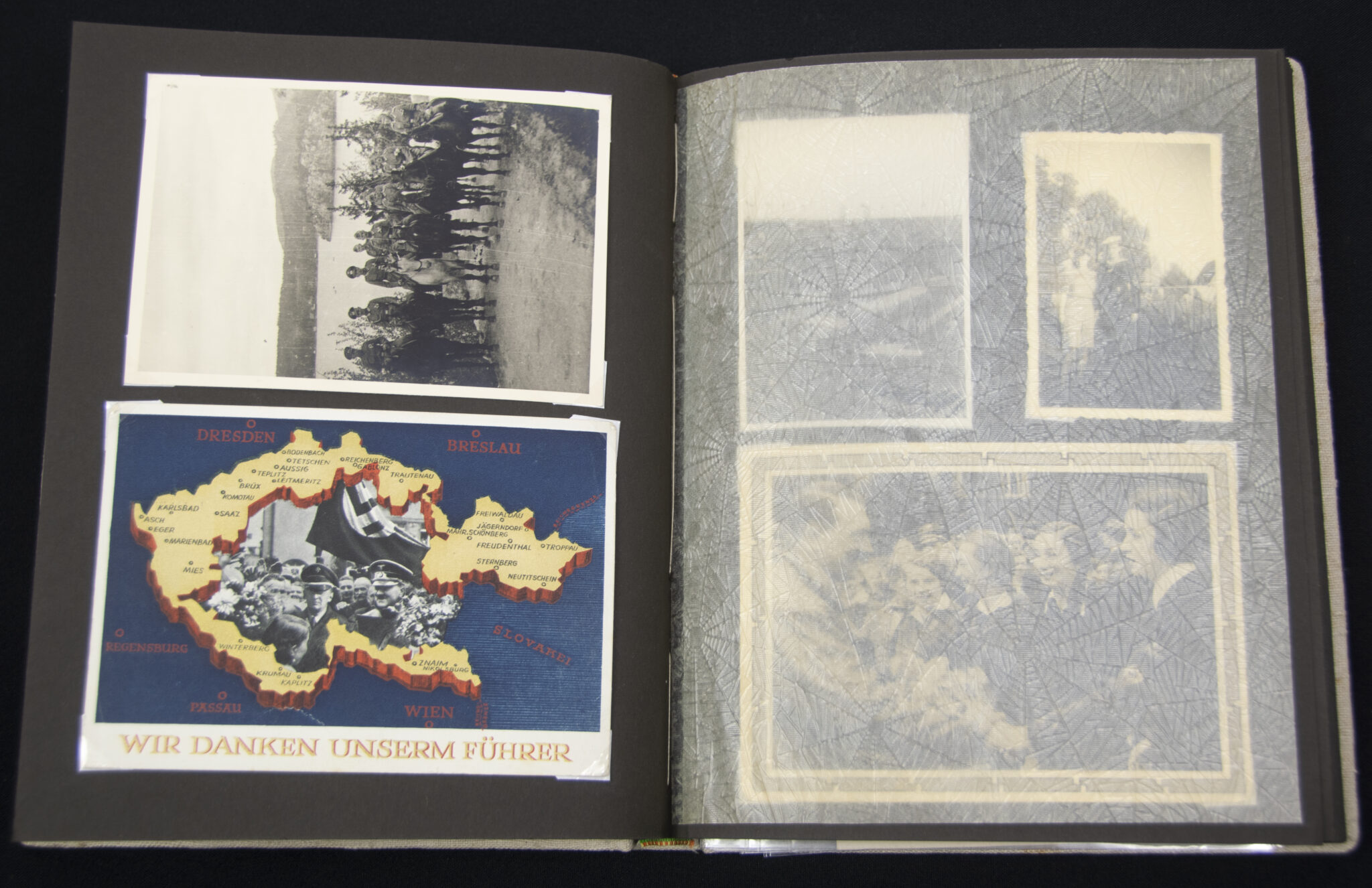 Deutsche Rote Kreuz (DRK) photoalbum with a collection of german postcards + photos + WHW tags, etc - Image 101