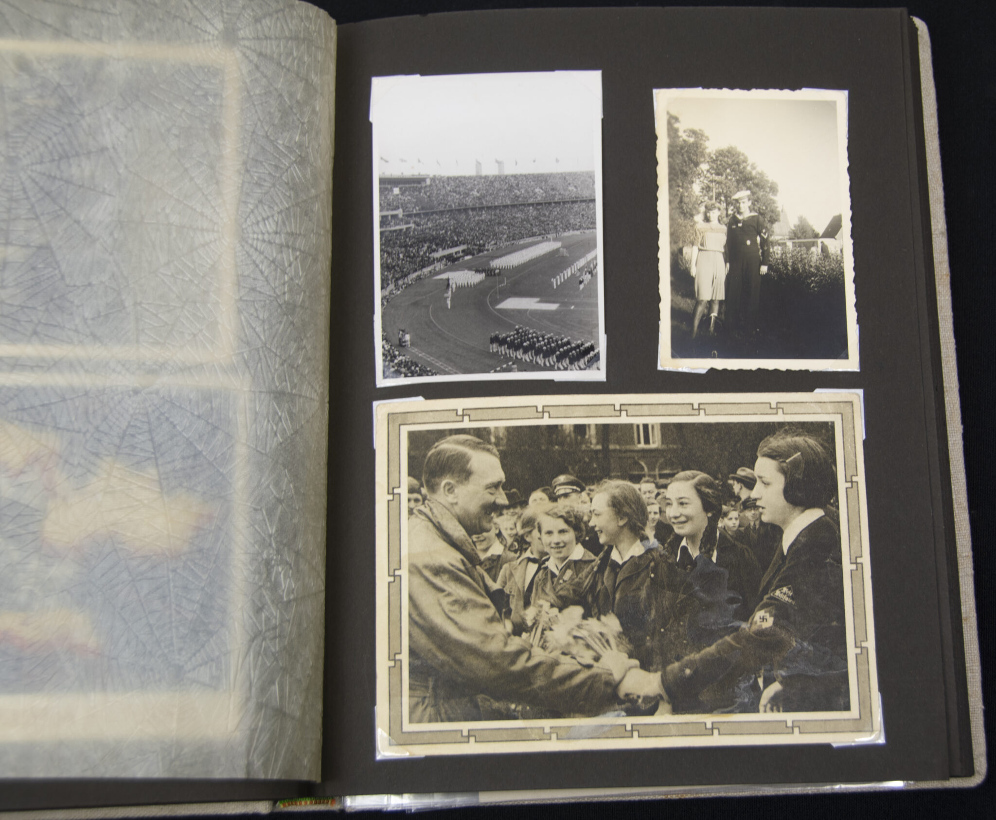 Deutsche Rote Kreuz (DRK) photoalbum with a collection of german postcards + photos + WHW tags, etc - Image 102
