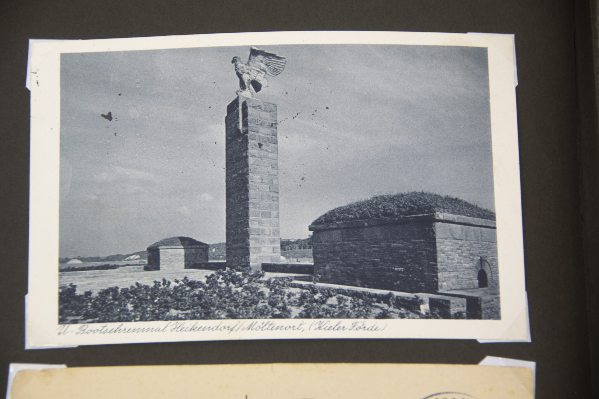 Deutsche Rote Kreuz (DRK) photoalbum with a collection of german postcards + photos + WHW tags, etc - Image 106